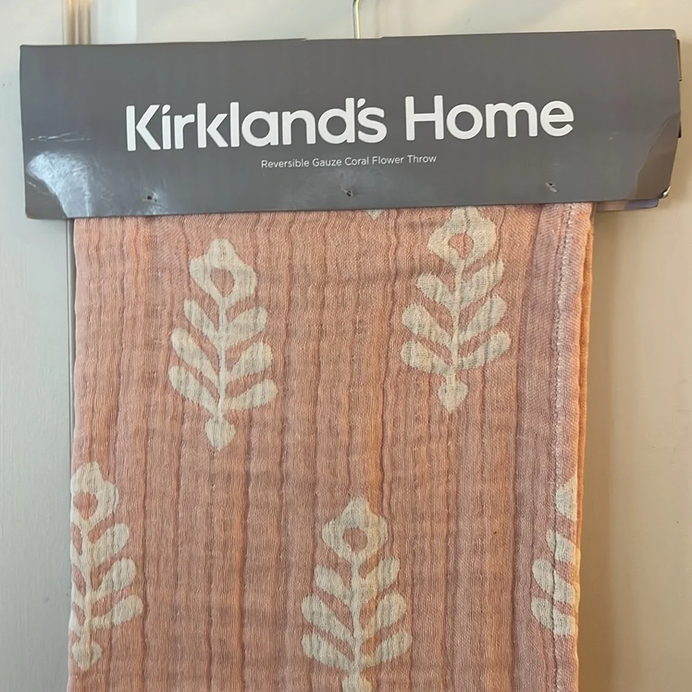 NWT Kirklands
Our Coral Flower Reversible Gauze Throw - Picture 2 of 8